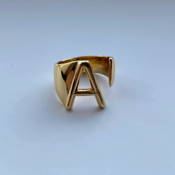 bold + classy initial ring - Picture 8 of 10